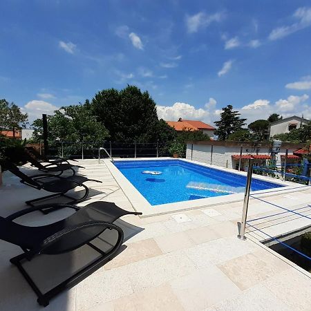 Apartment Hana With A Private Pool Malinska Dış mekan fotoğraf
