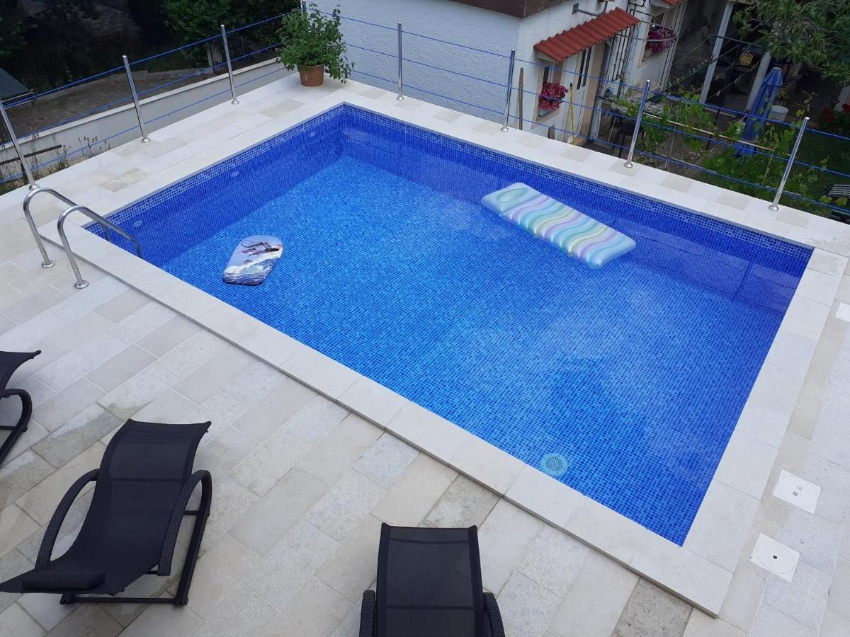 Apartment Hana With A Private Pool Malinska Dış mekan fotoğraf