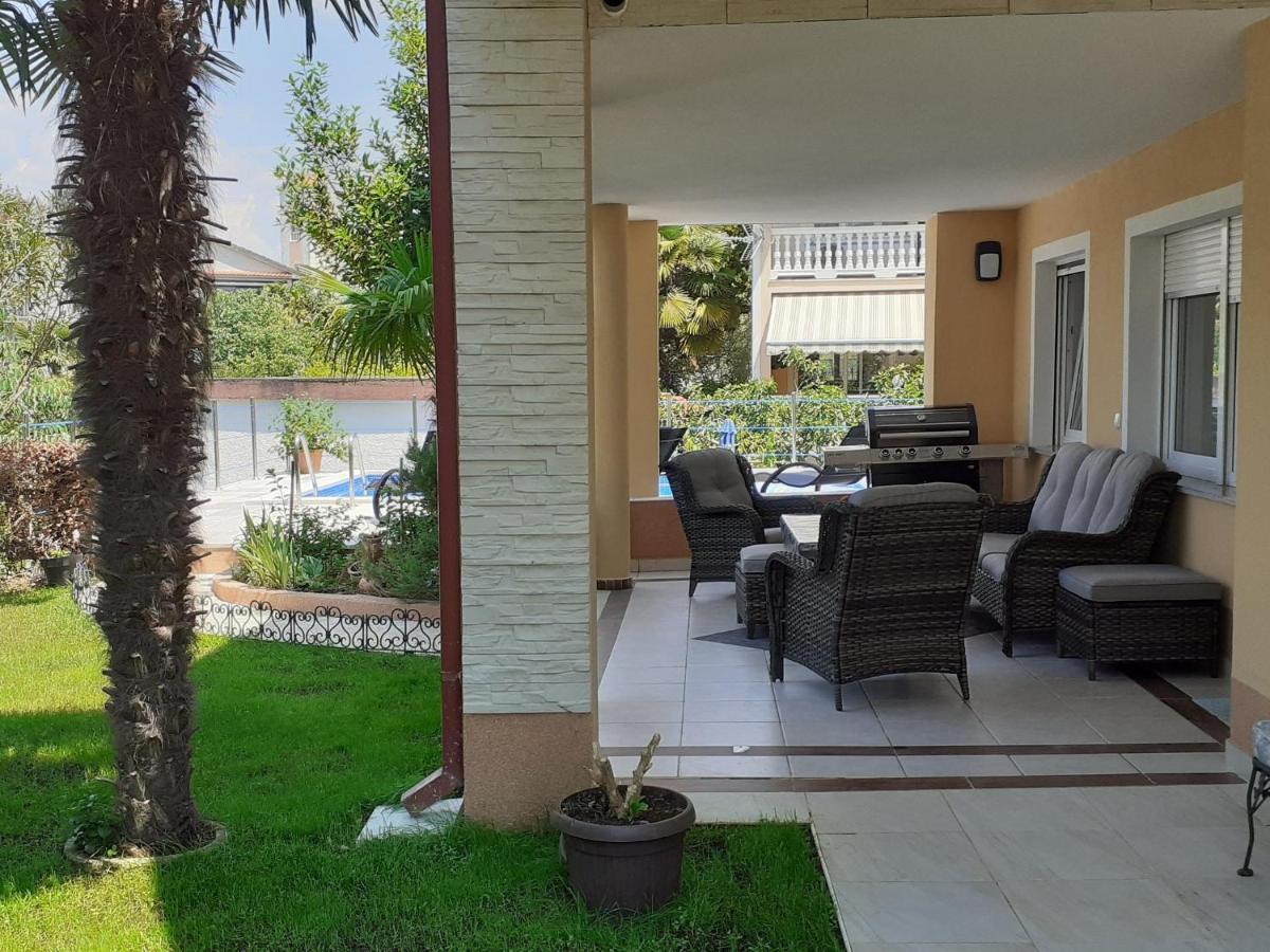 Apartment Hana With A Private Pool Malinska Dış mekan fotoğraf