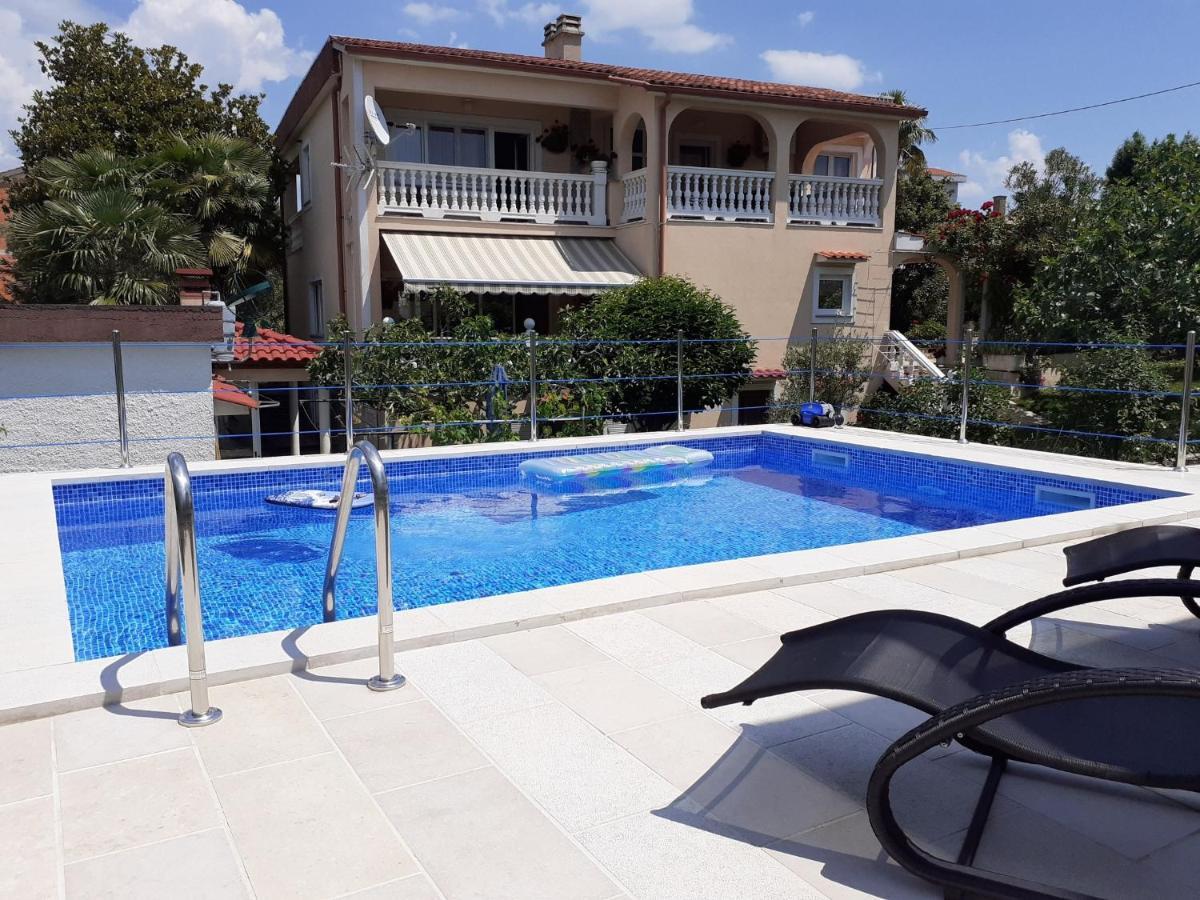 Apartment Hana With A Private Pool Malinska Dış mekan fotoğraf