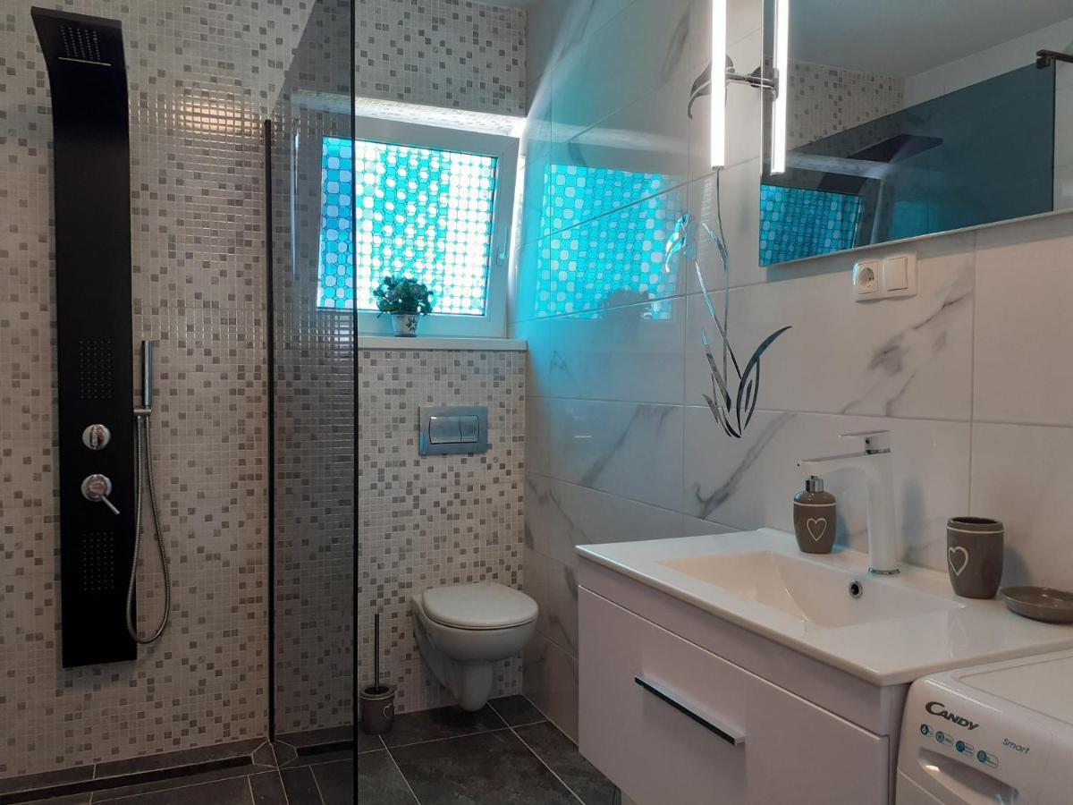 Apartment Hana With A Private Pool Malinska Dış mekan fotoğraf